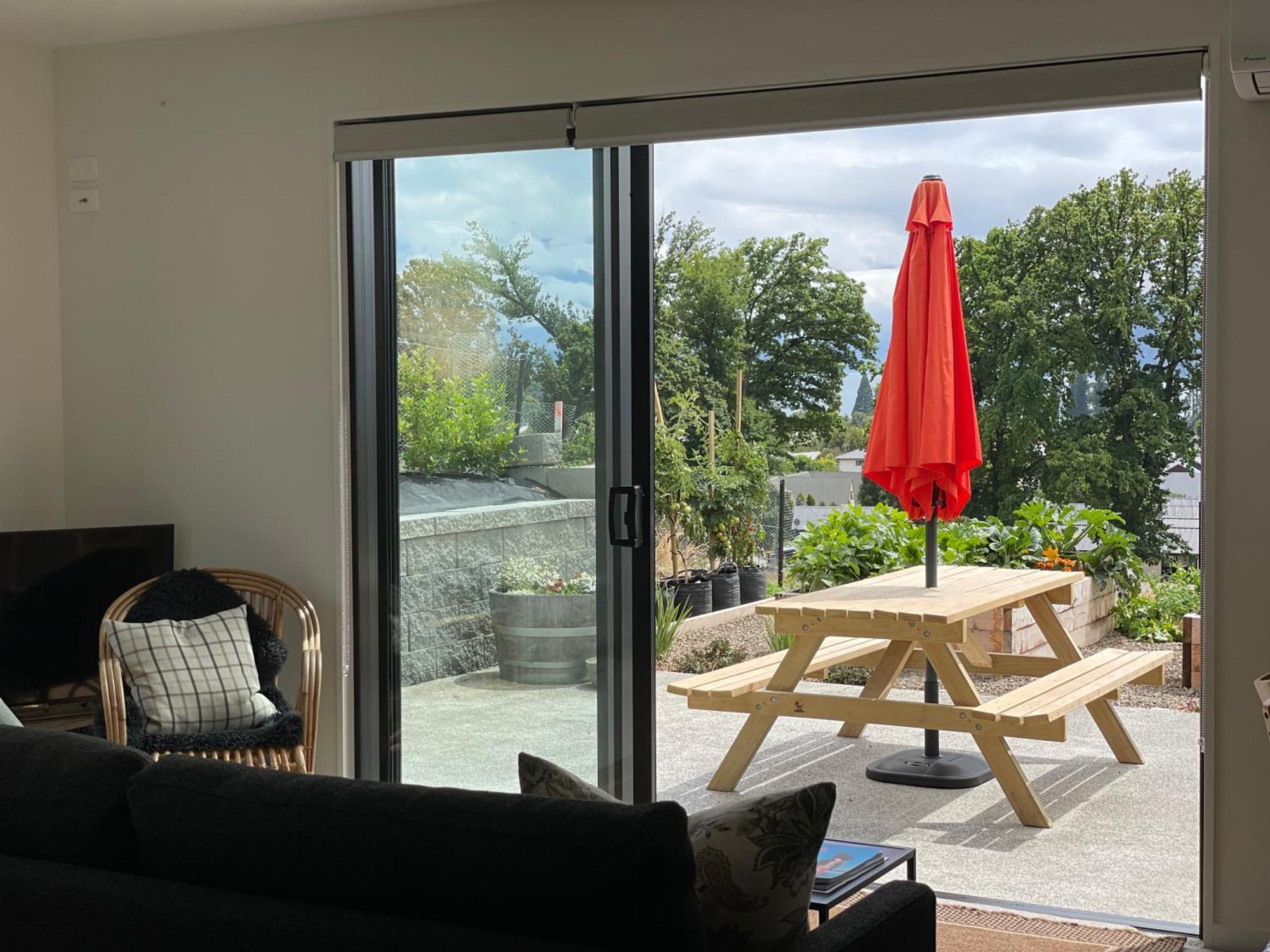 Lake Views - New Apartment With Room To Relax Wanaka Exterior photo